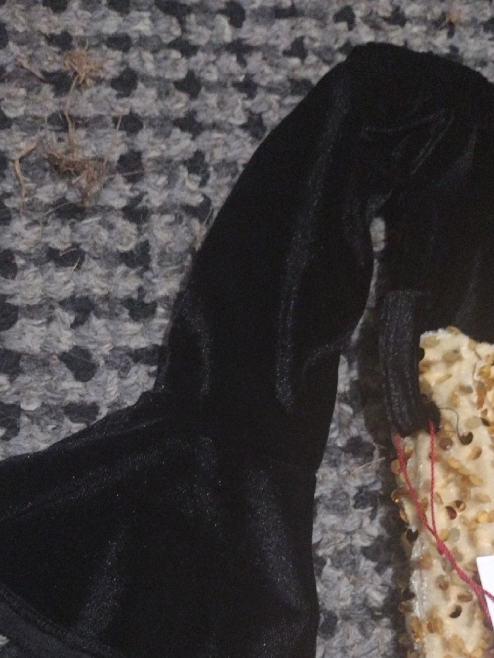 Black Velvet Off-Shoulder Top with Gold Fur Sequin Bell Pants - Kids - Picture 5 of 10